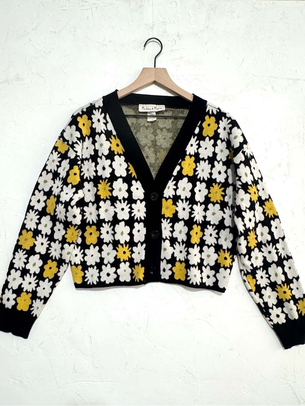 Madeleine & Monroe Daisy Floral Cropped Cardigan 1X Black Yellow